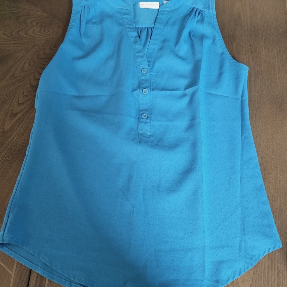 Nwot NY& Co sleeveless button down top